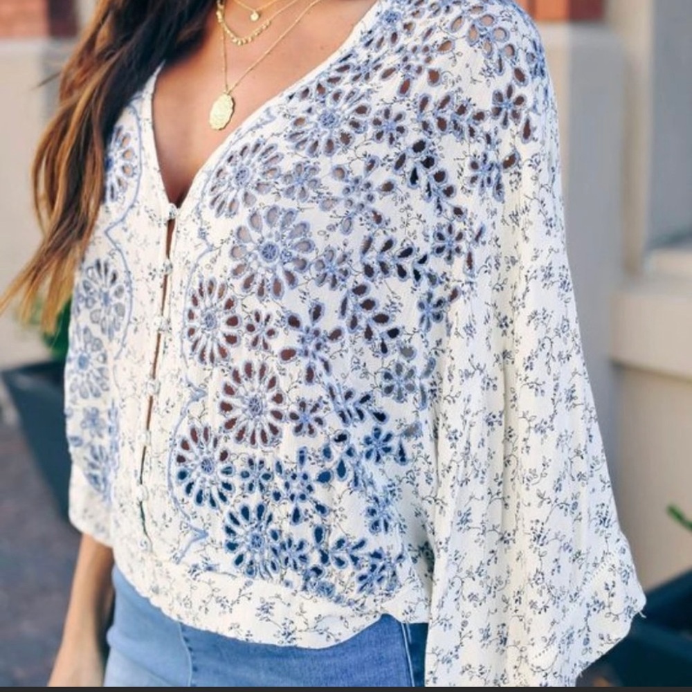 Vici Dolls The Hills Have Eyes Boho Crepe Kimono Sleeve Eyelet Top S